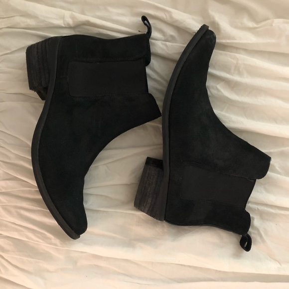 Urban Outfitters Shoes - Urban Outfitters Black Suede Booties